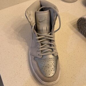 Size 7.5 Men’s Air Jordan Retro High. metallic Silver